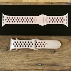 Apple Watch 41mm Pink Oxford/Rose Whisper
Nike Sport Band - S/M and M/L